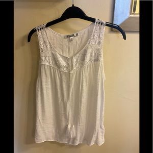 Whit Lace Crinkle Sleeveless Tunic